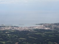 L'Océan. Espagne (Hondarribia) et France (Hendaye) séparées par la  vallée de la Bidassoa